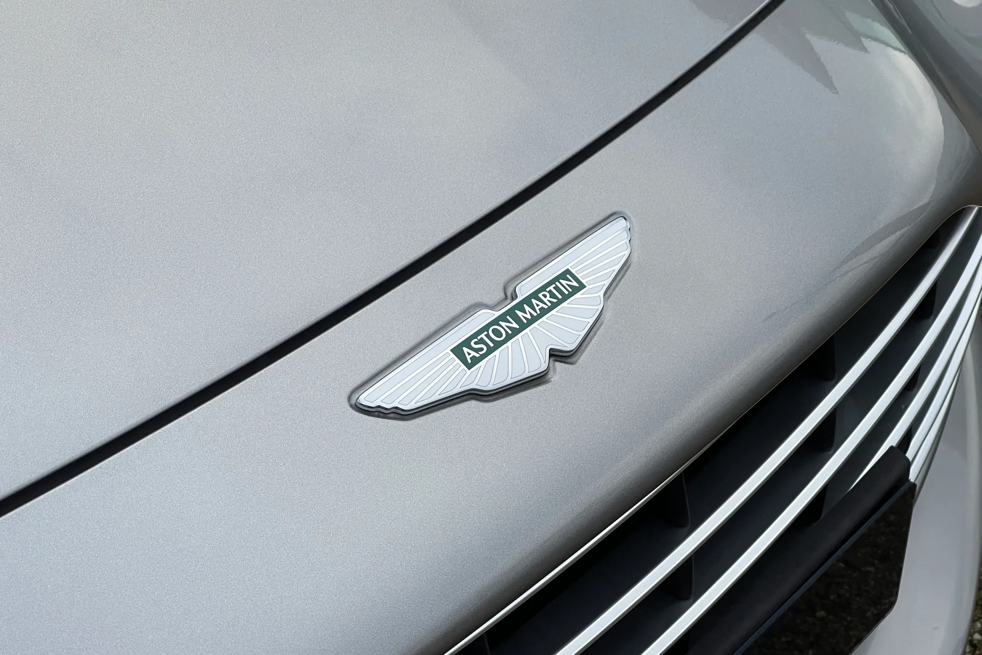 Aston Martin DB12 thumbnail image number 14