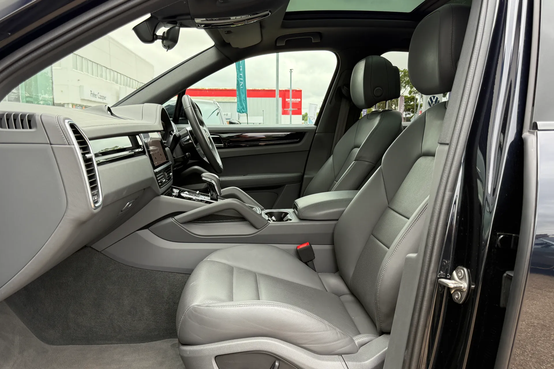 Porsche CAYENNE thumbnail image number 30