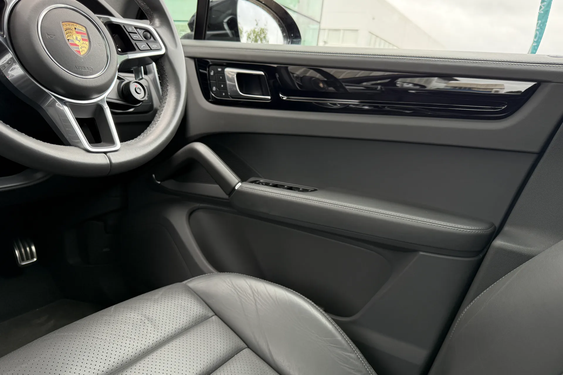 Porsche CAYENNE thumbnail image number 37