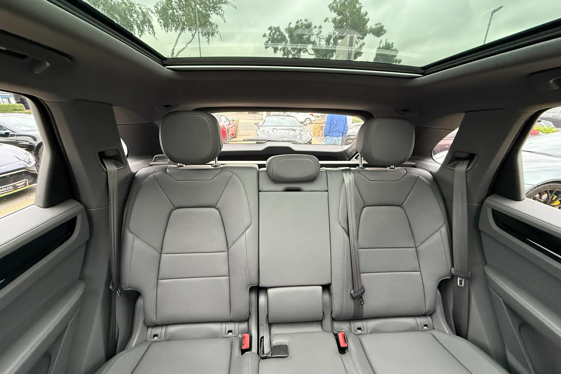 Porsche CAYENNE thumbnail image number 49