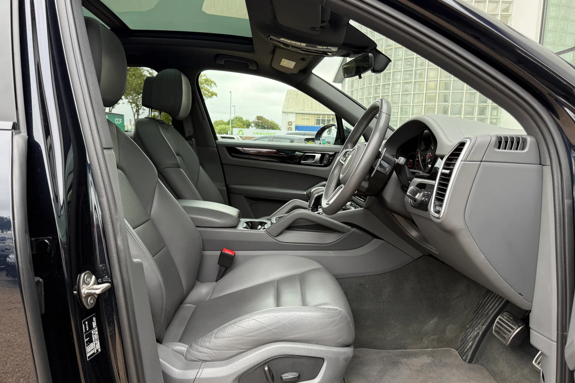 Porsche CAYENNE thumbnail image number 27