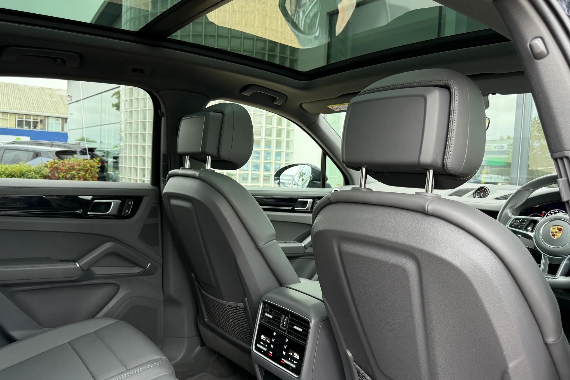Porsche CAYENNE thumbnail image number 24