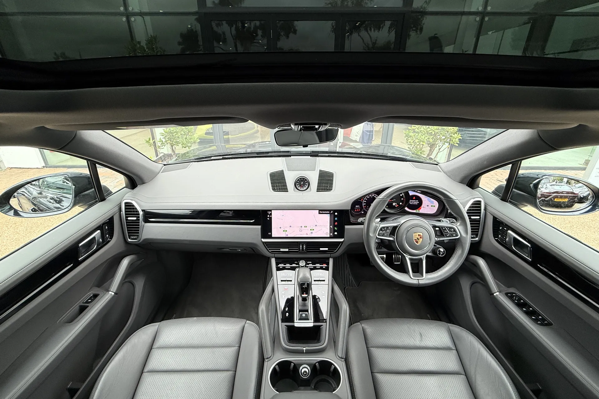 Porsche CAYENNE thumbnail image number 3