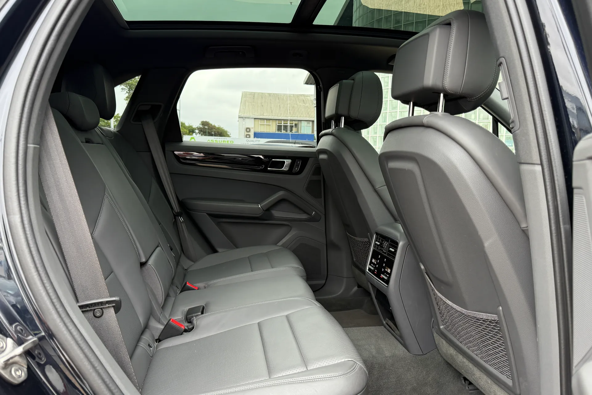 Porsche CAYENNE thumbnail image number 23