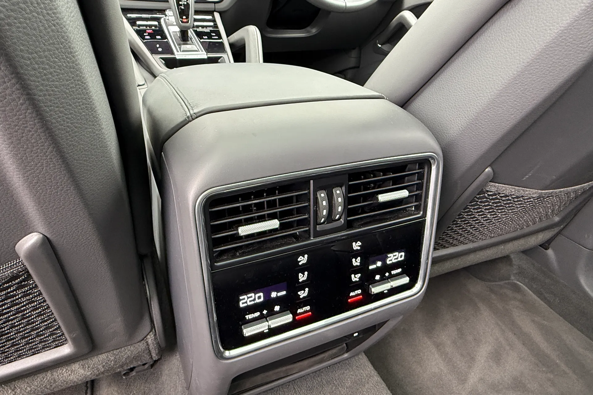 Porsche CAYENNE thumbnail image number 33