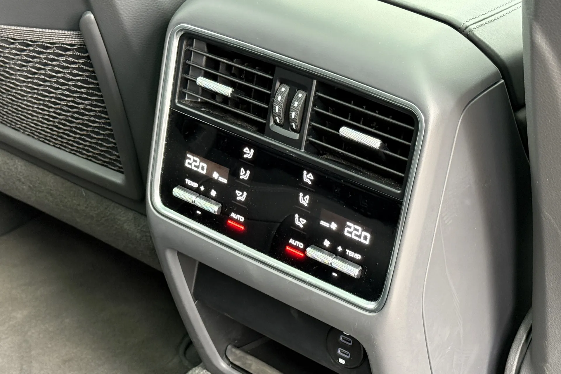 Porsche CAYENNE thumbnail image number 26