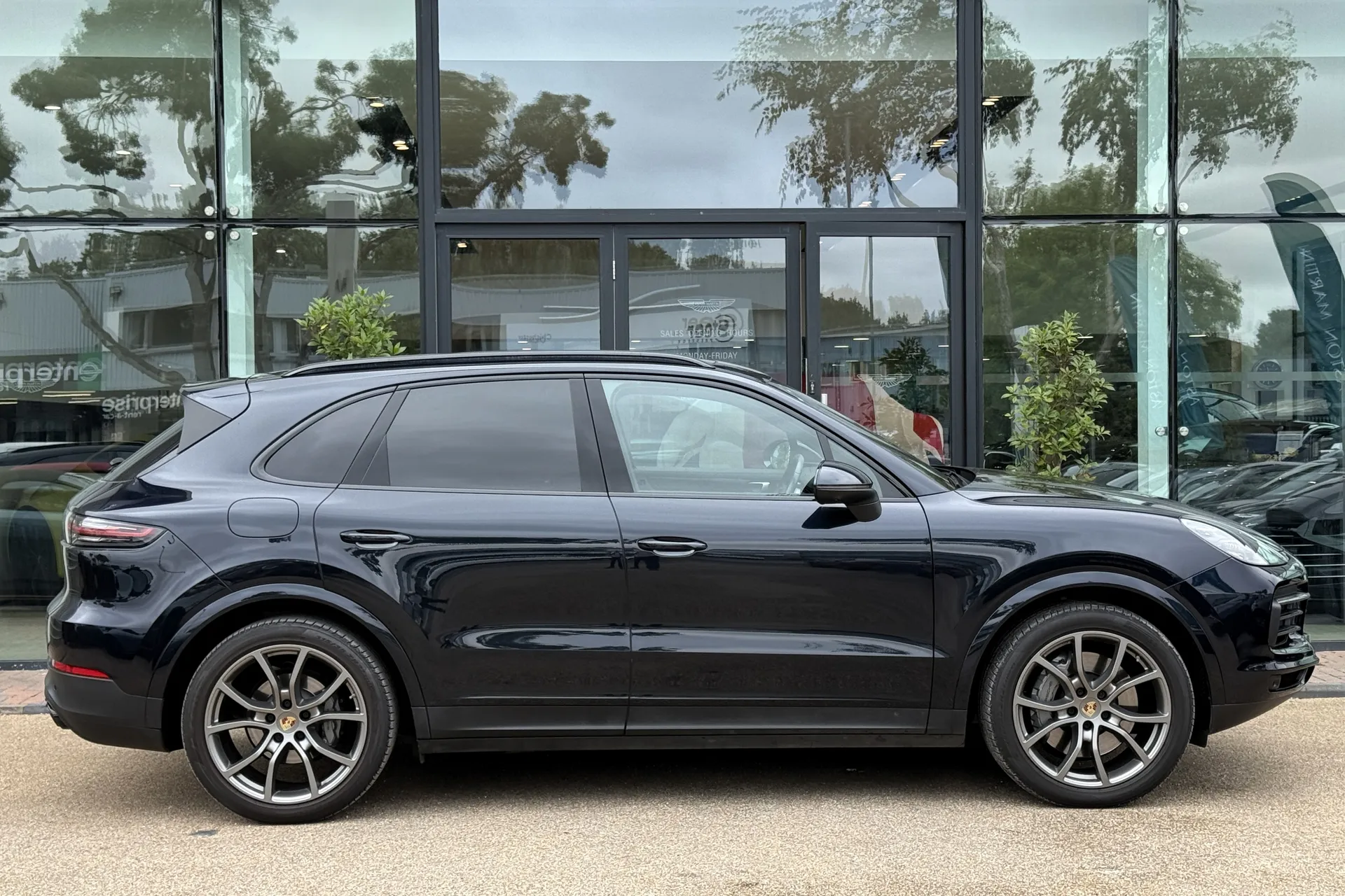 Porsche CAYENNE thumbnail image number 2