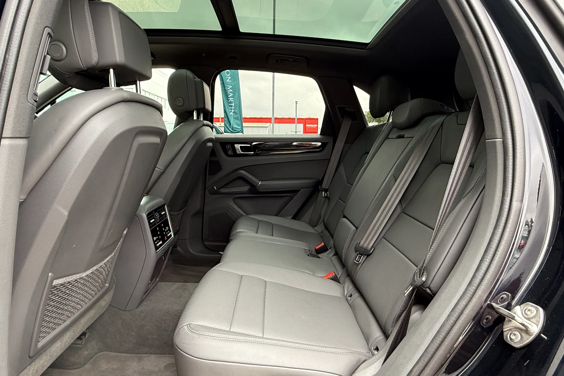 Porsche CAYENNE thumbnail image number 32