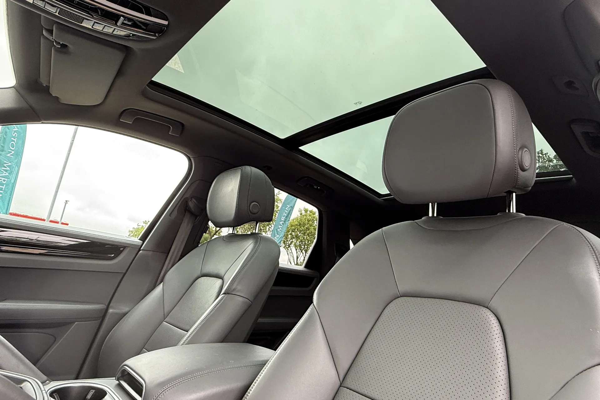 Porsche CAYENNE thumbnail image number 4