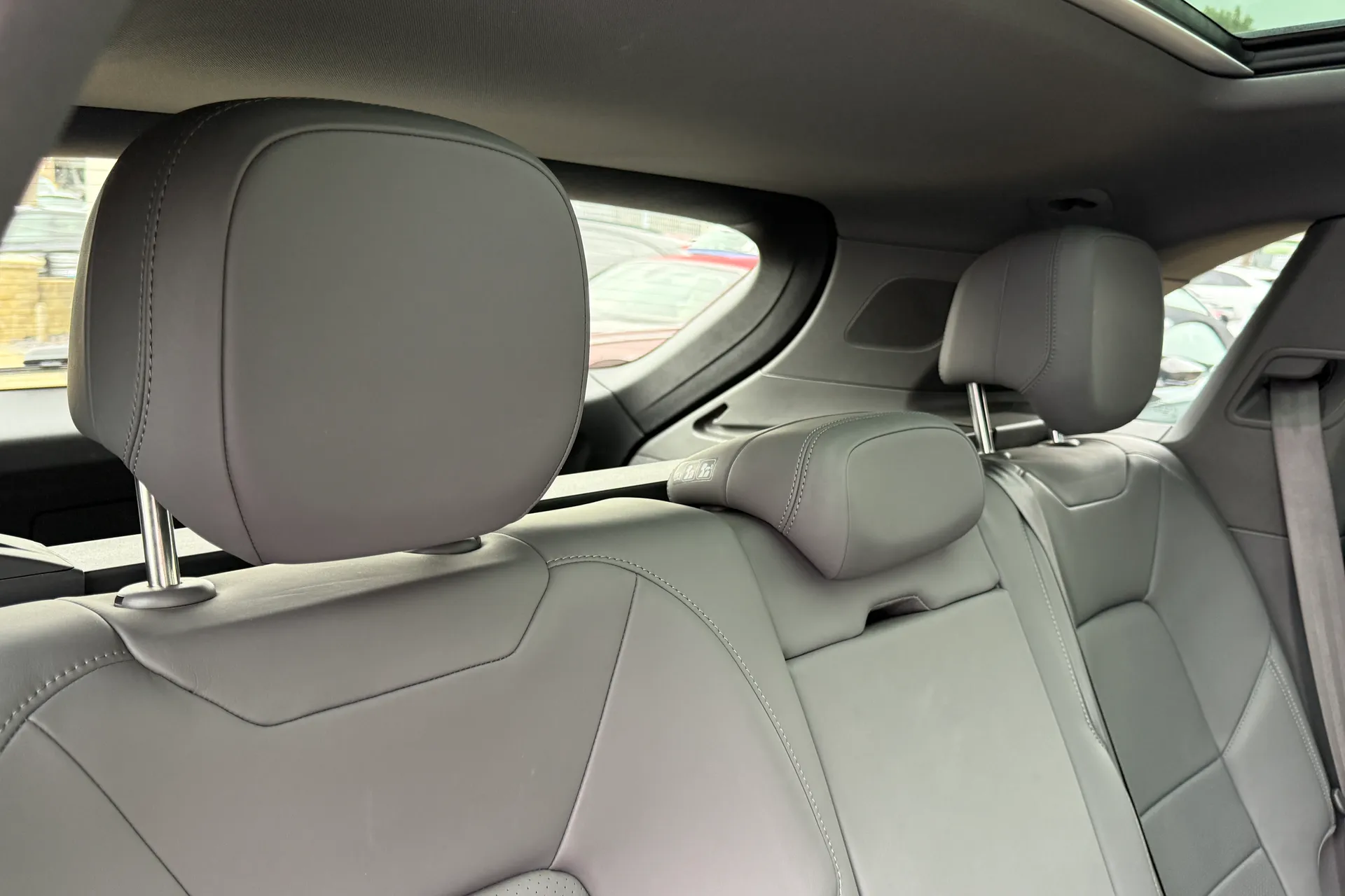 Porsche CAYENNE thumbnail image number 25