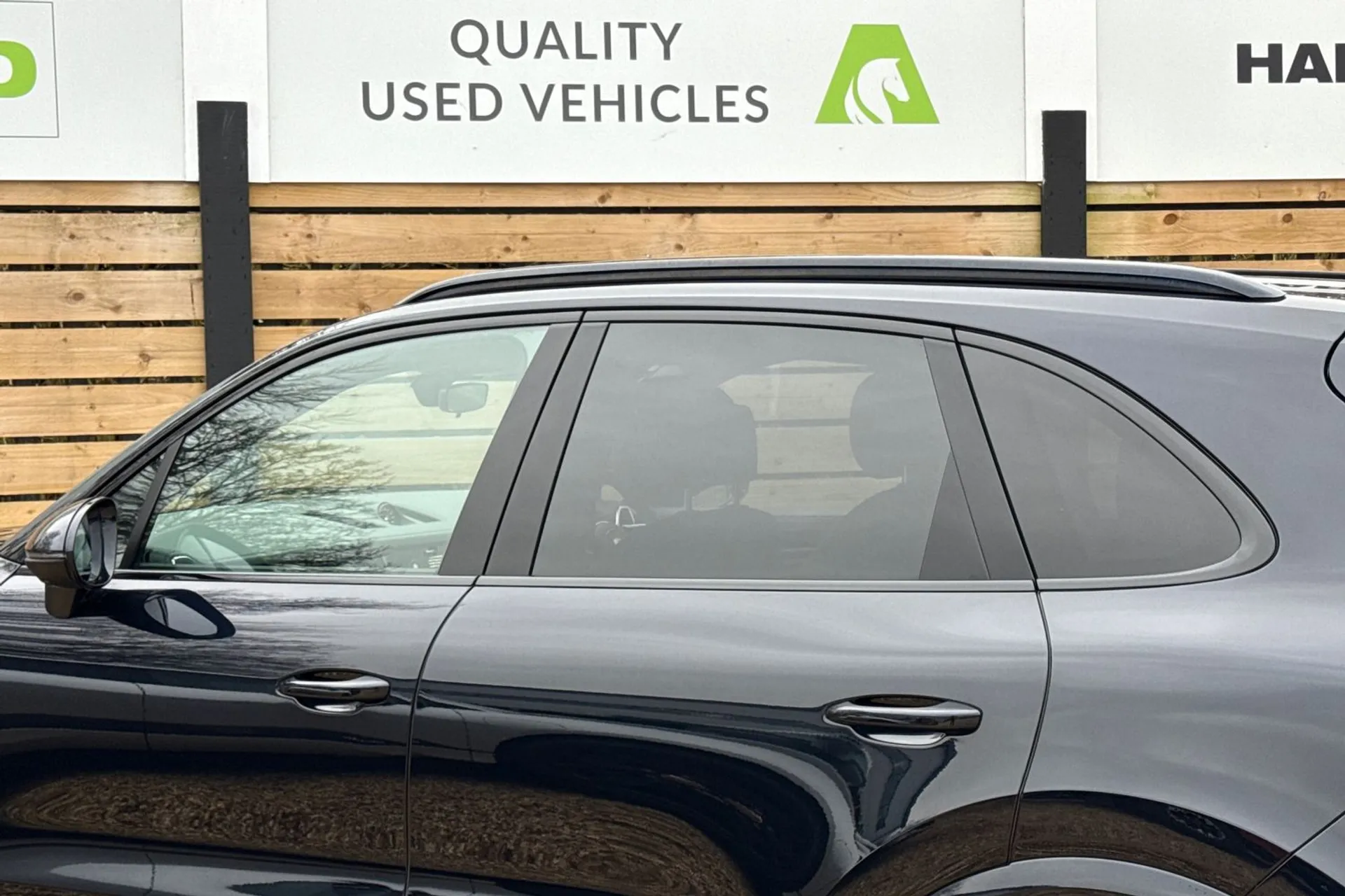 Porsche CAYENNE thumbnail image number 16