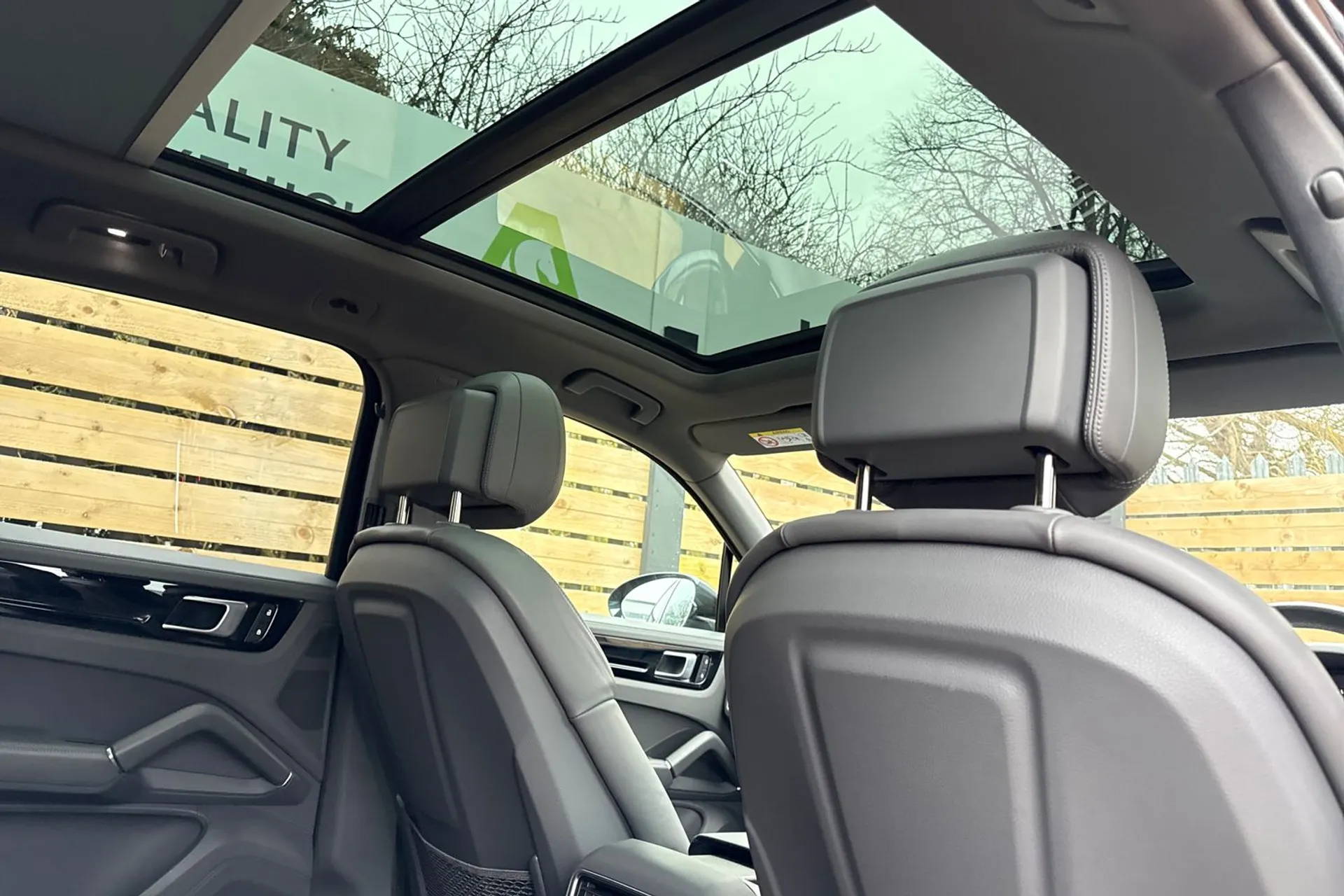 Porsche CAYENNE thumbnail image number 26