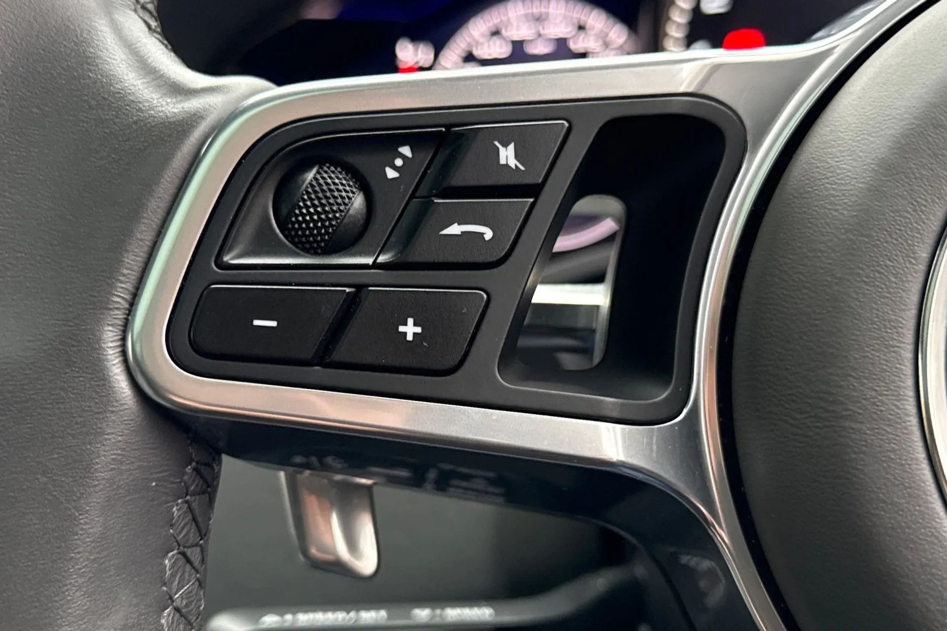 Porsche CAYENNE thumbnail image number 39