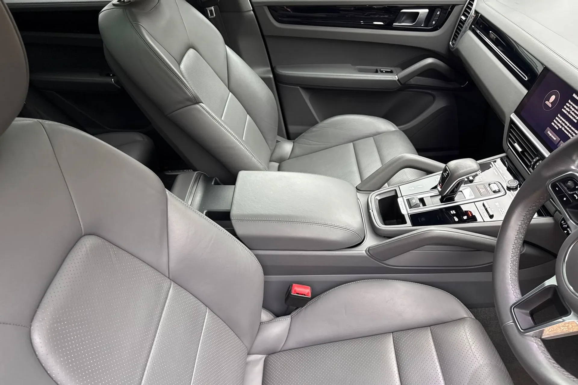 Porsche CAYENNE thumbnail image number 43