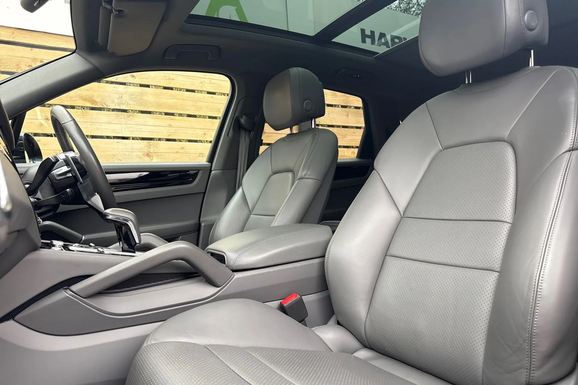 Porsche CAYENNE thumbnail image number 31