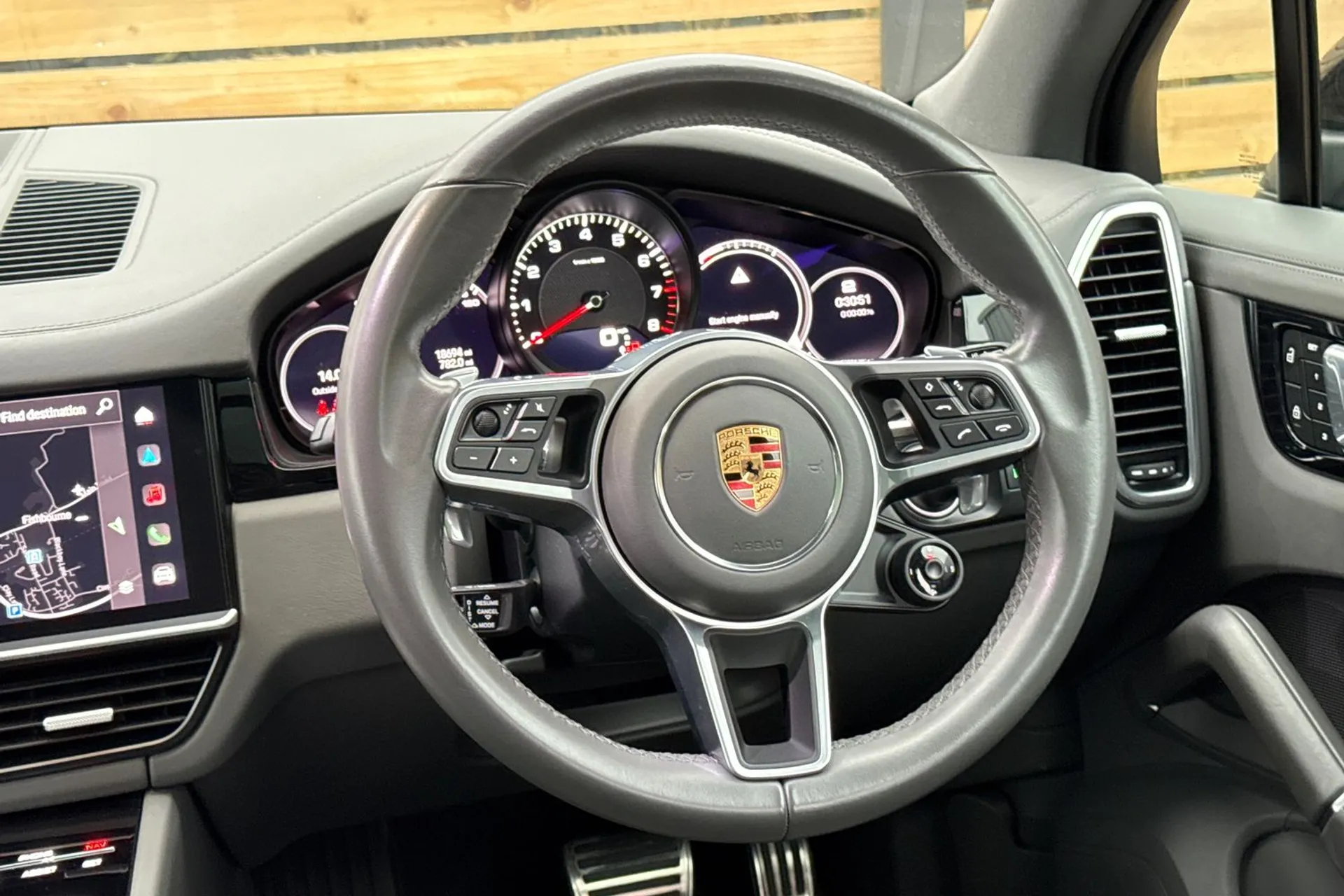 Porsche CAYENNE thumbnail image number 37