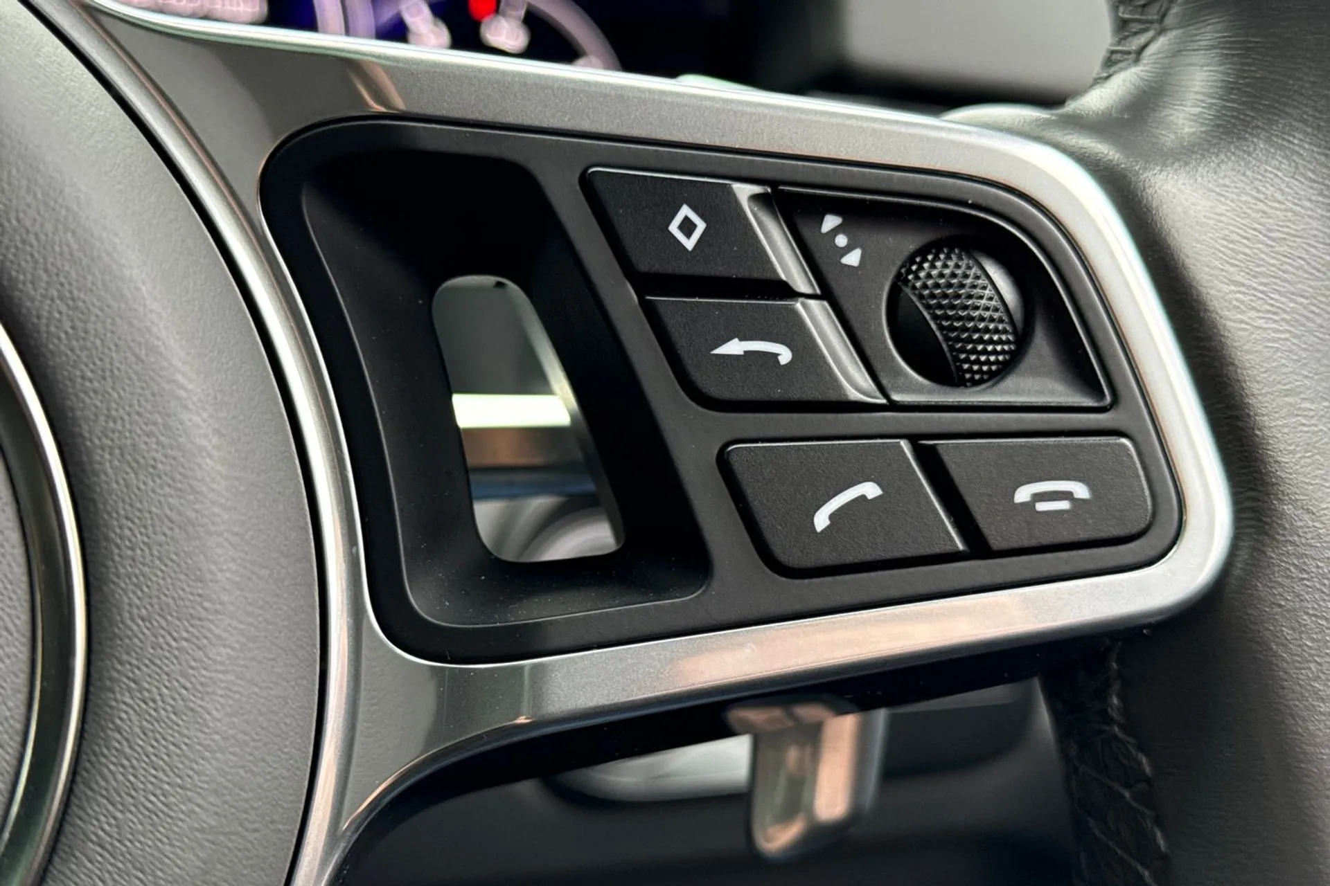 Porsche CAYENNE thumbnail image number 40