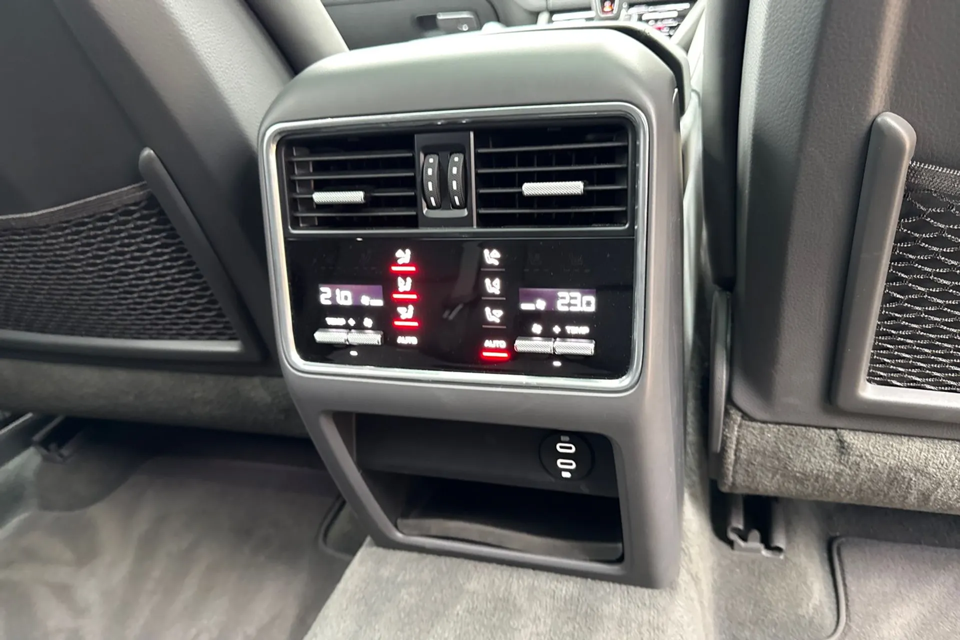 Porsche CAYENNE thumbnail image number 54