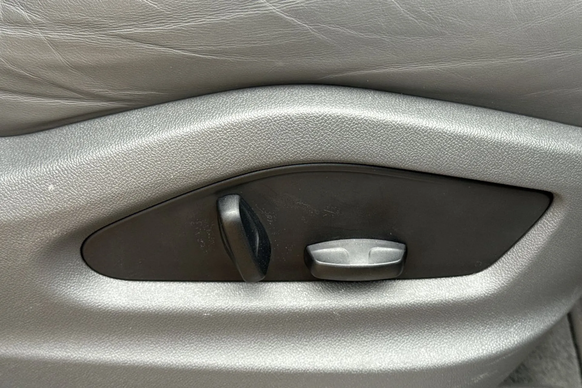 Porsche CAYENNE thumbnail image number 52