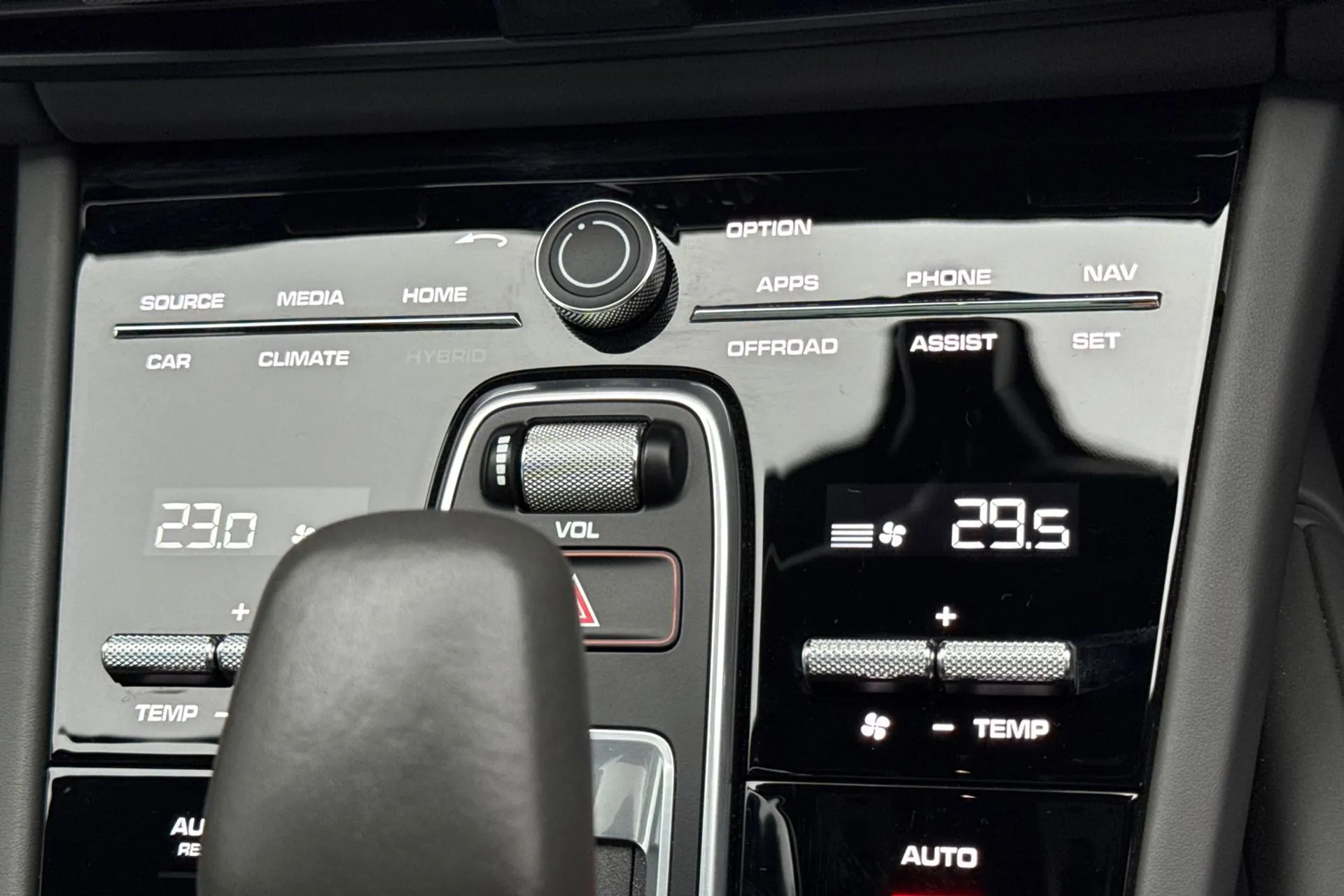 Porsche CAYENNE thumbnail image number 64