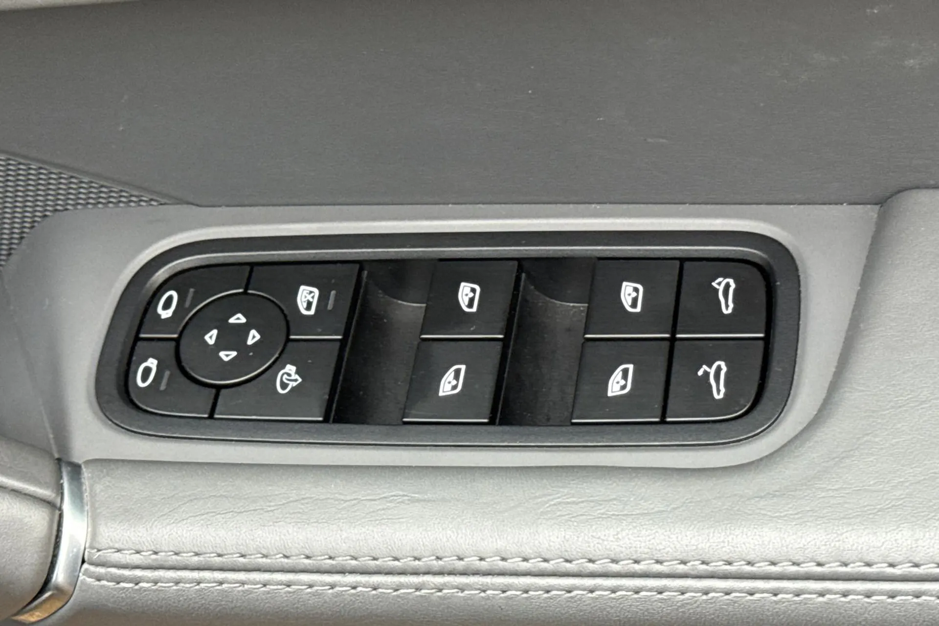 Porsche CAYENNE thumbnail image number 50