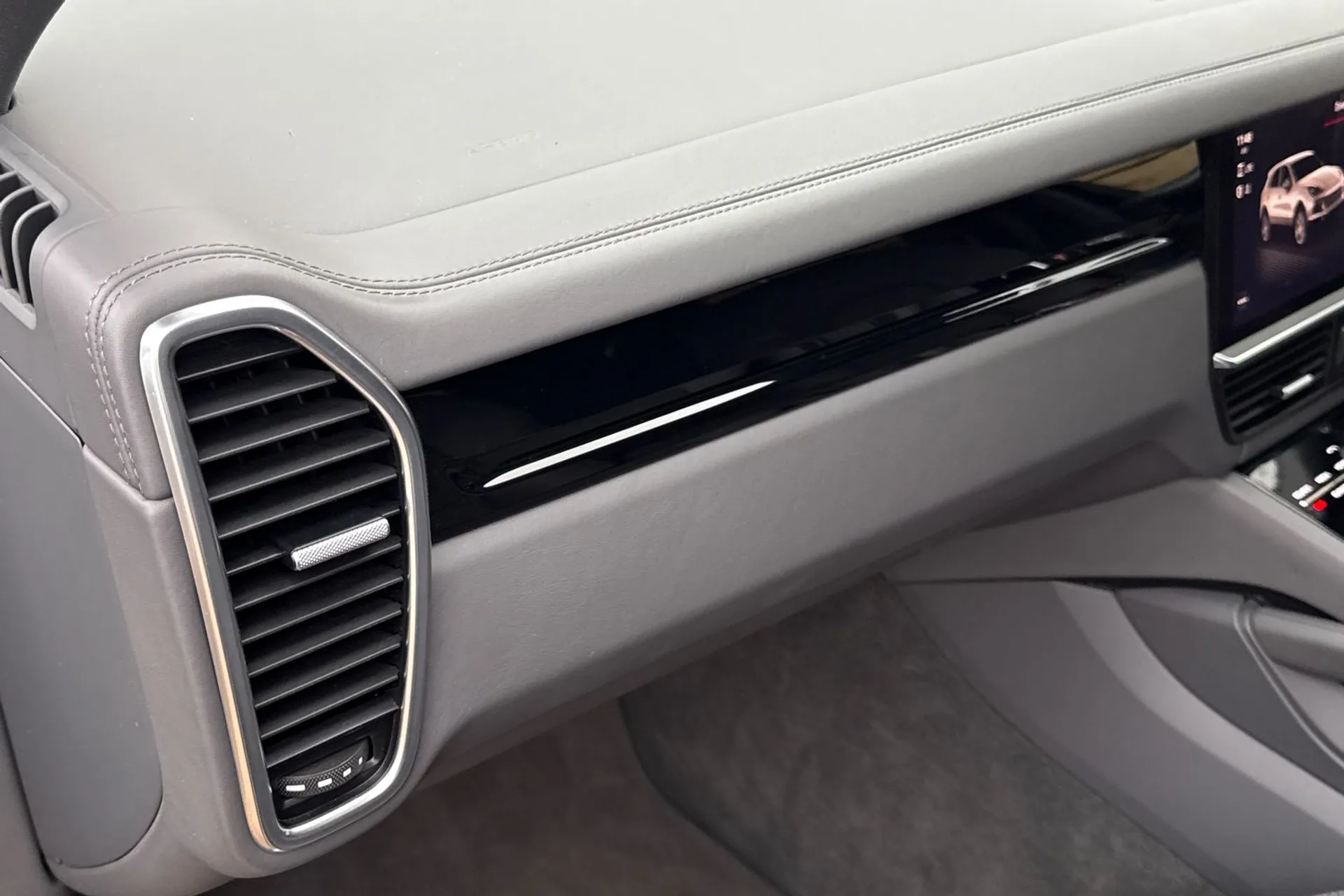 Porsche CAYENNE thumbnail image number 34