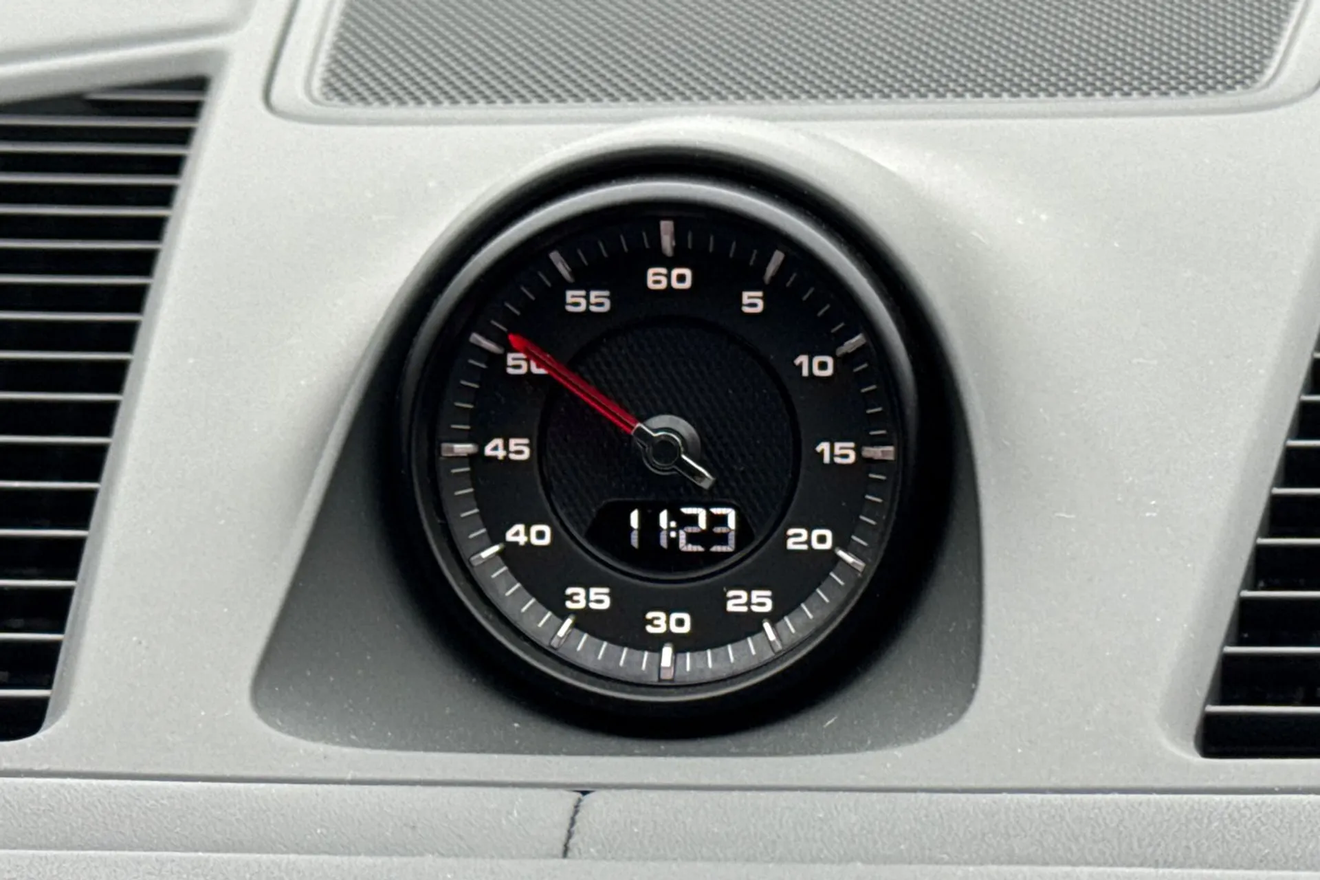 Porsche CAYENNE thumbnail image number 56