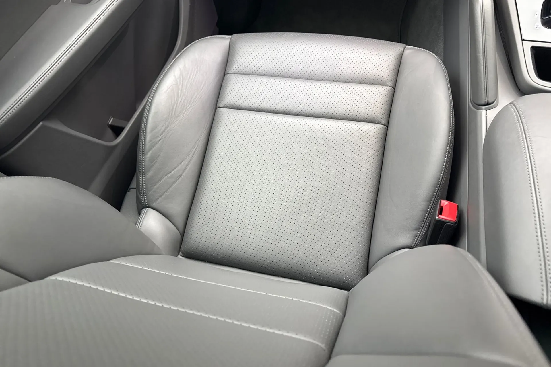 Porsche CAYENNE thumbnail image number 35