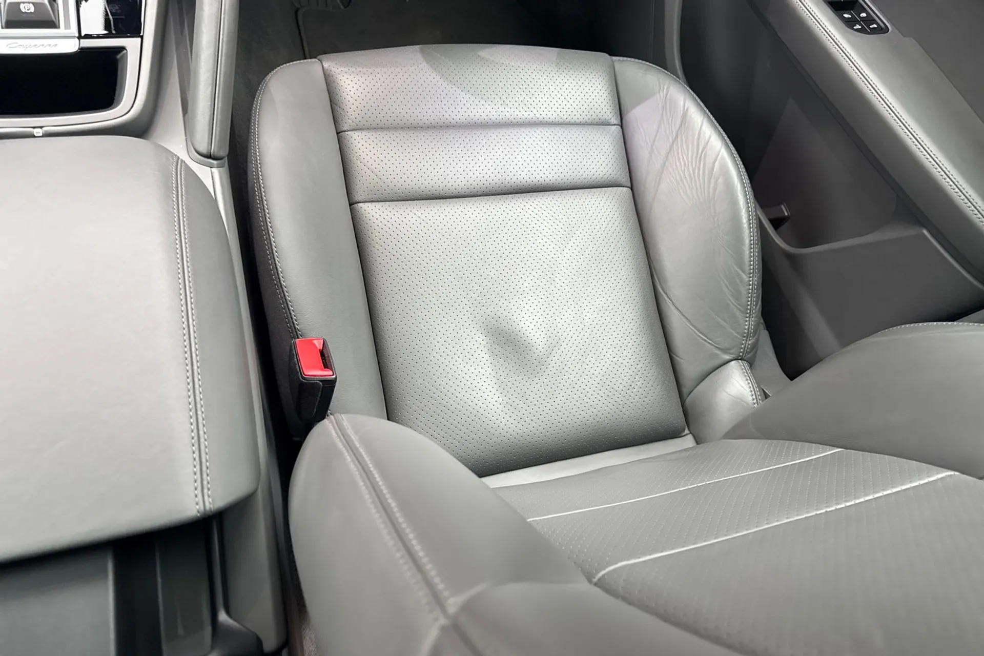 Porsche CAYENNE thumbnail image number 36