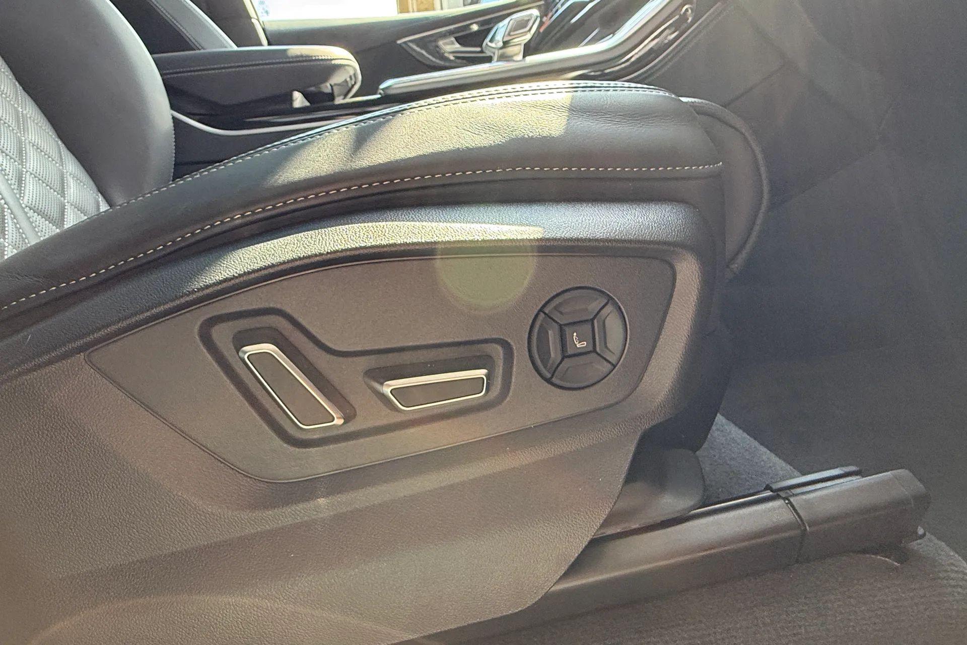 Audi Q7 thumbnail image number 10