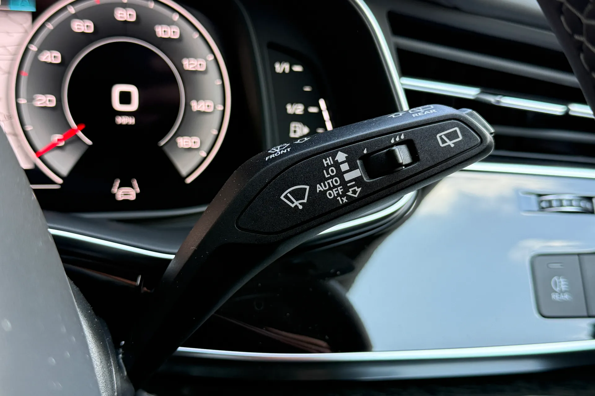 Audi Q7 thumbnail image number 24
