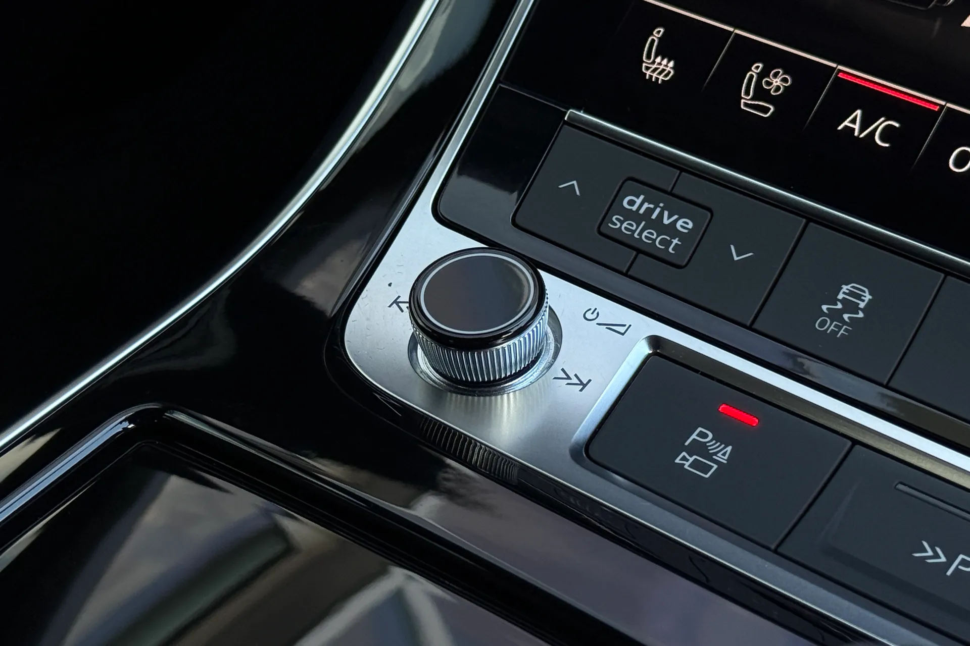 Audi Q7 thumbnail image number 30