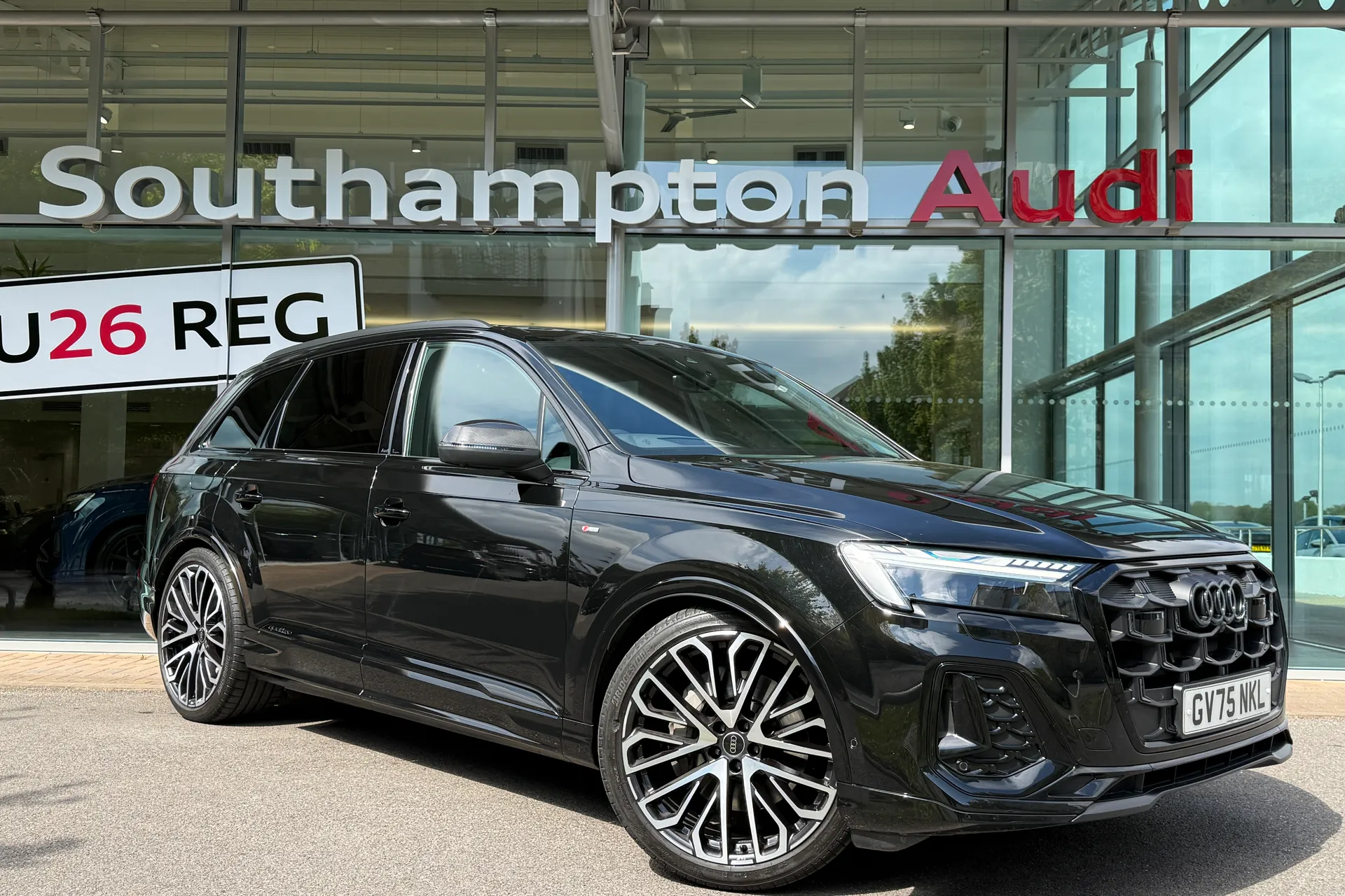 Audi Q7 focused image
