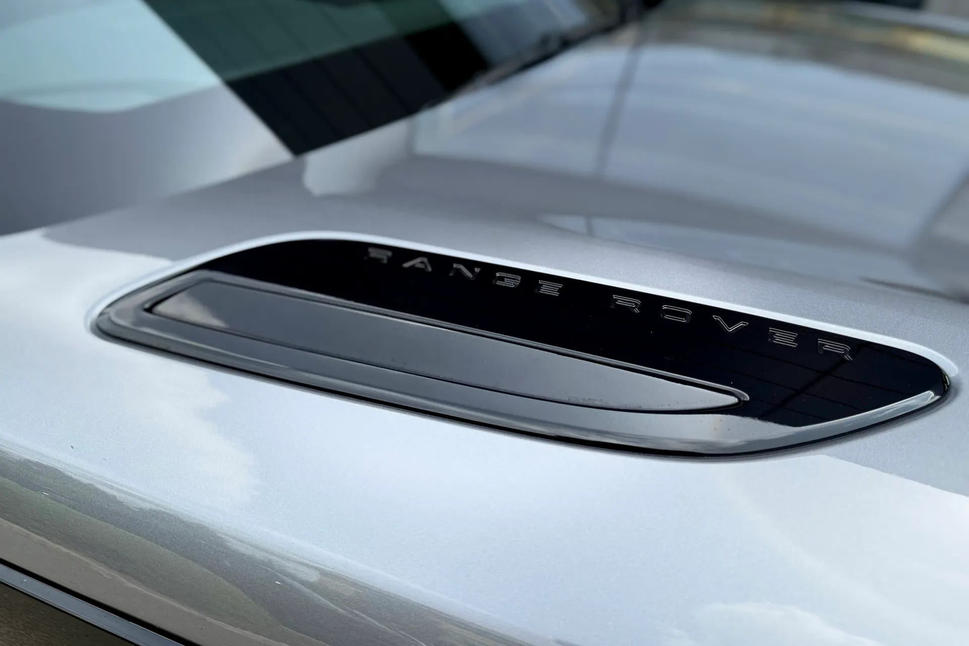 LAND ROVER RANGE ROVER VELAR thumbnail image number 16
