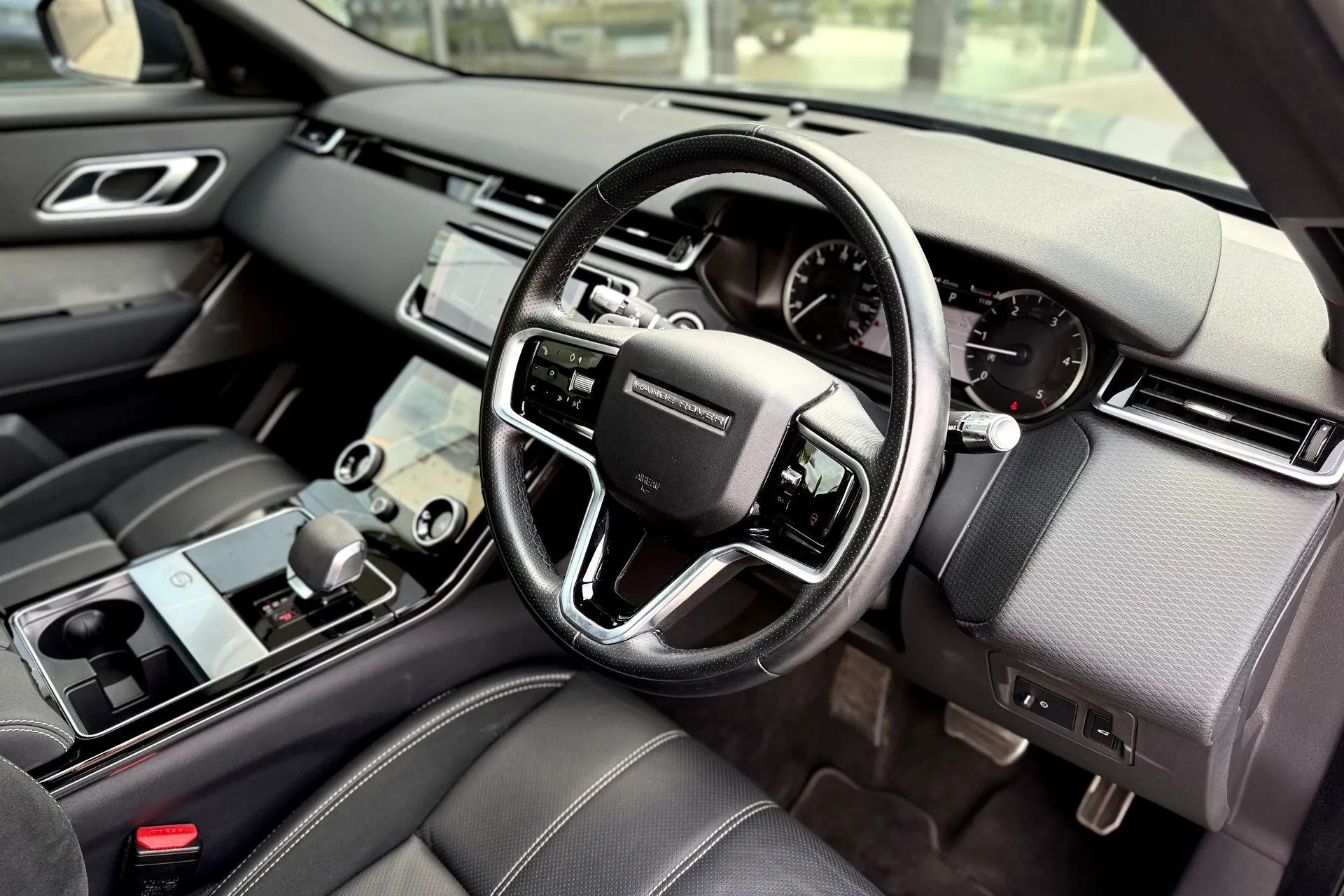 LAND ROVER RANGE ROVER VELAR thumbnail image number 42