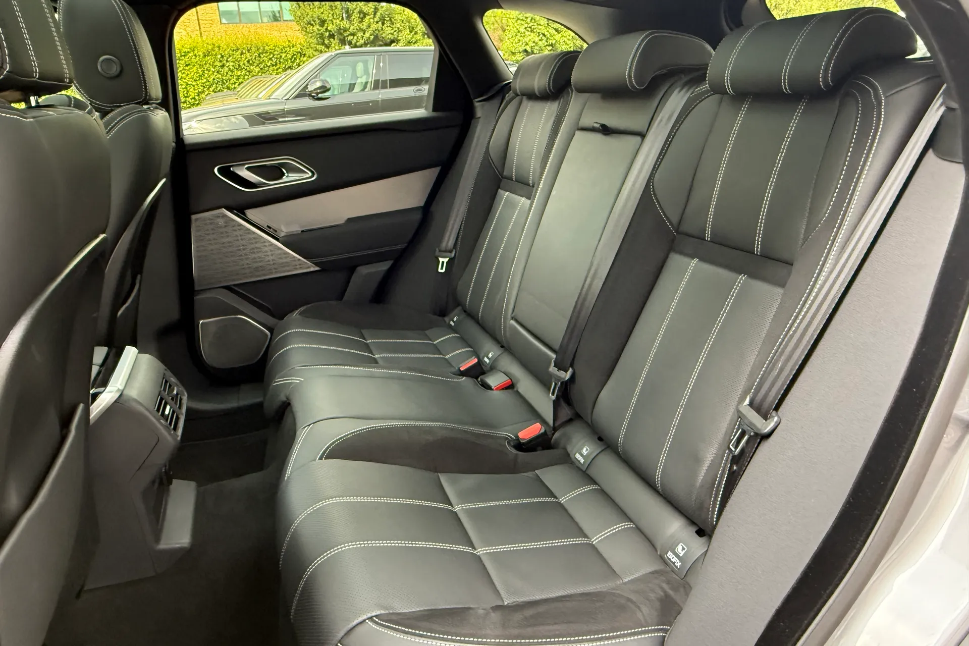 LAND ROVER RANGE ROVER VELAR thumbnail image number 47