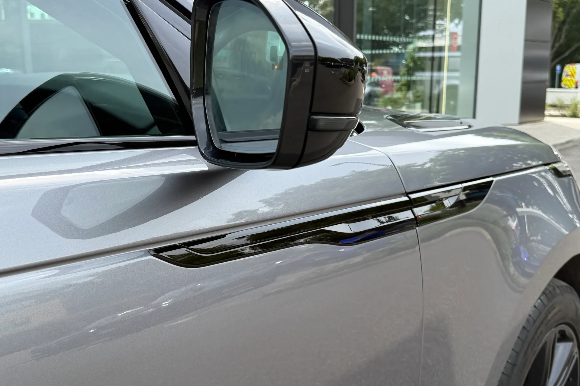 LAND ROVER RANGE ROVER VELAR thumbnail image number 21