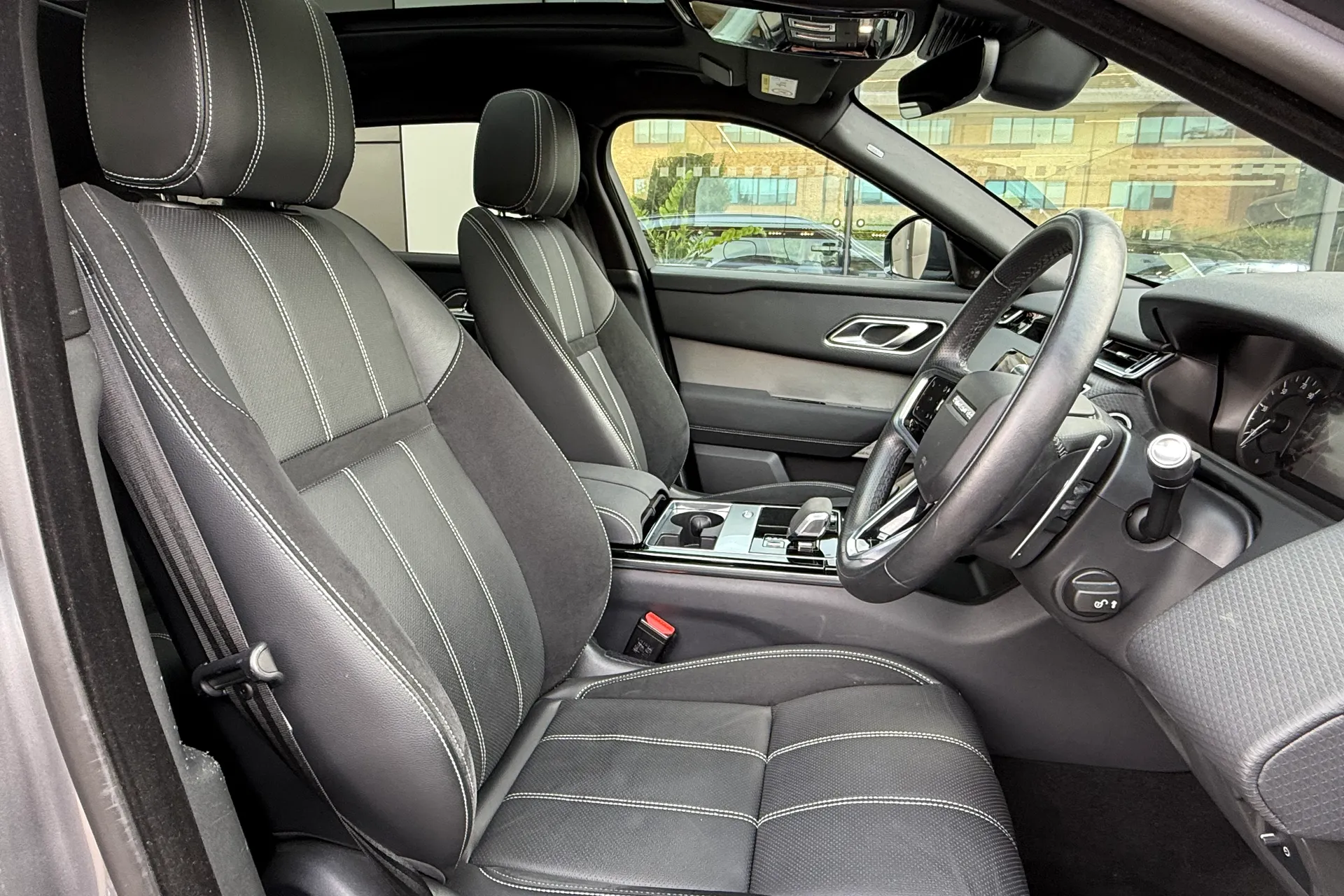 LAND ROVER RANGE ROVER VELAR thumbnail image number 41