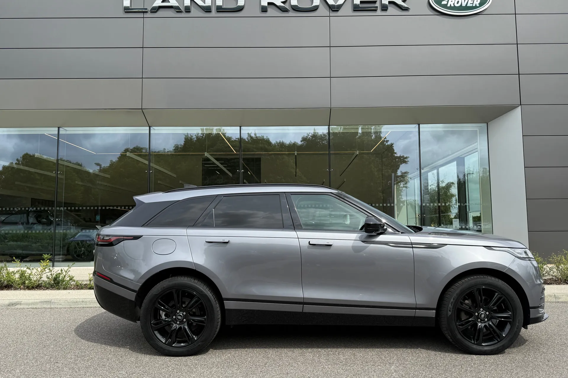 LAND ROVER RANGE ROVER VELAR thumbnail image number 2
