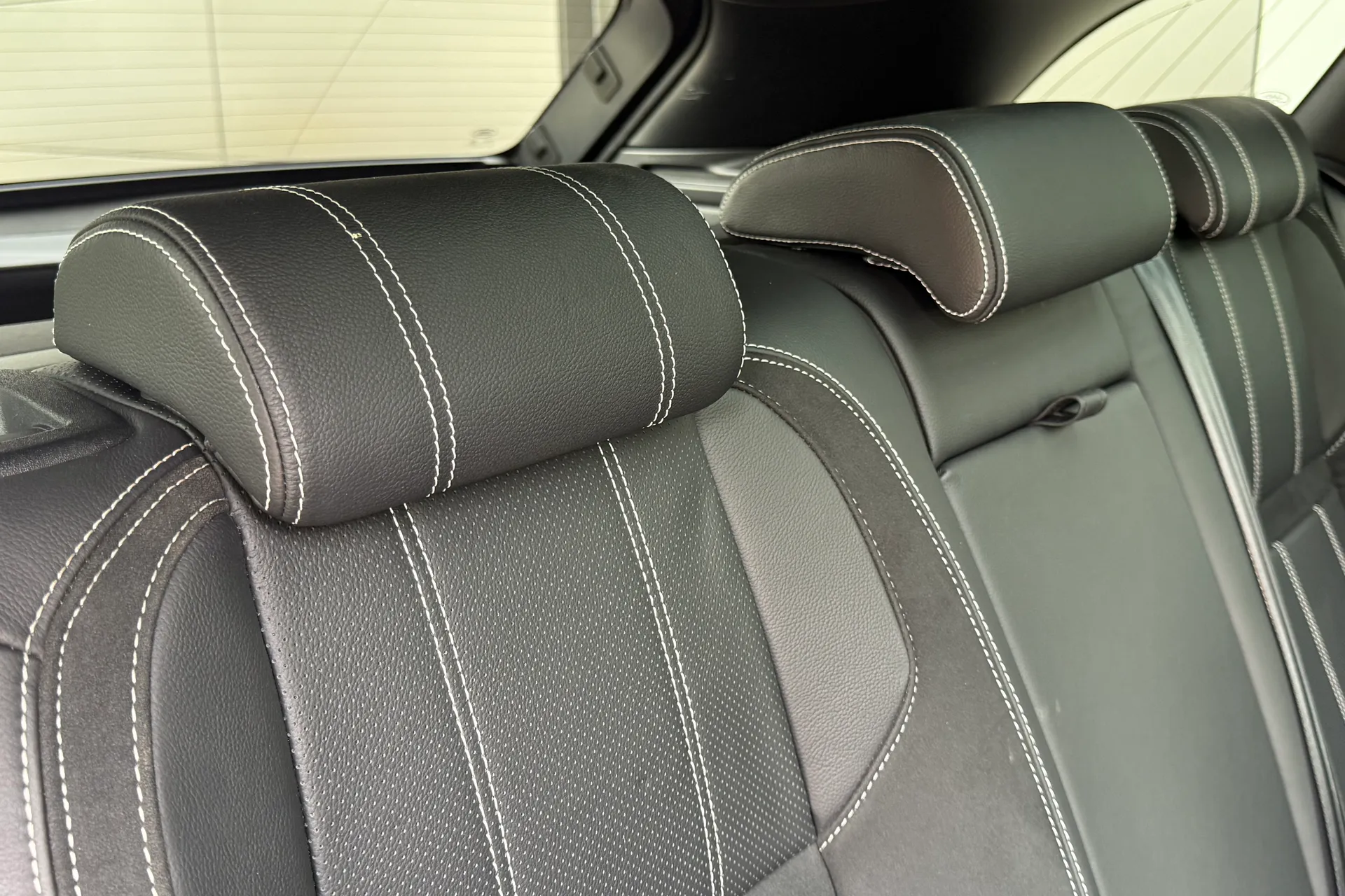 LAND ROVER RANGE ROVER VELAR thumbnail image number 34
