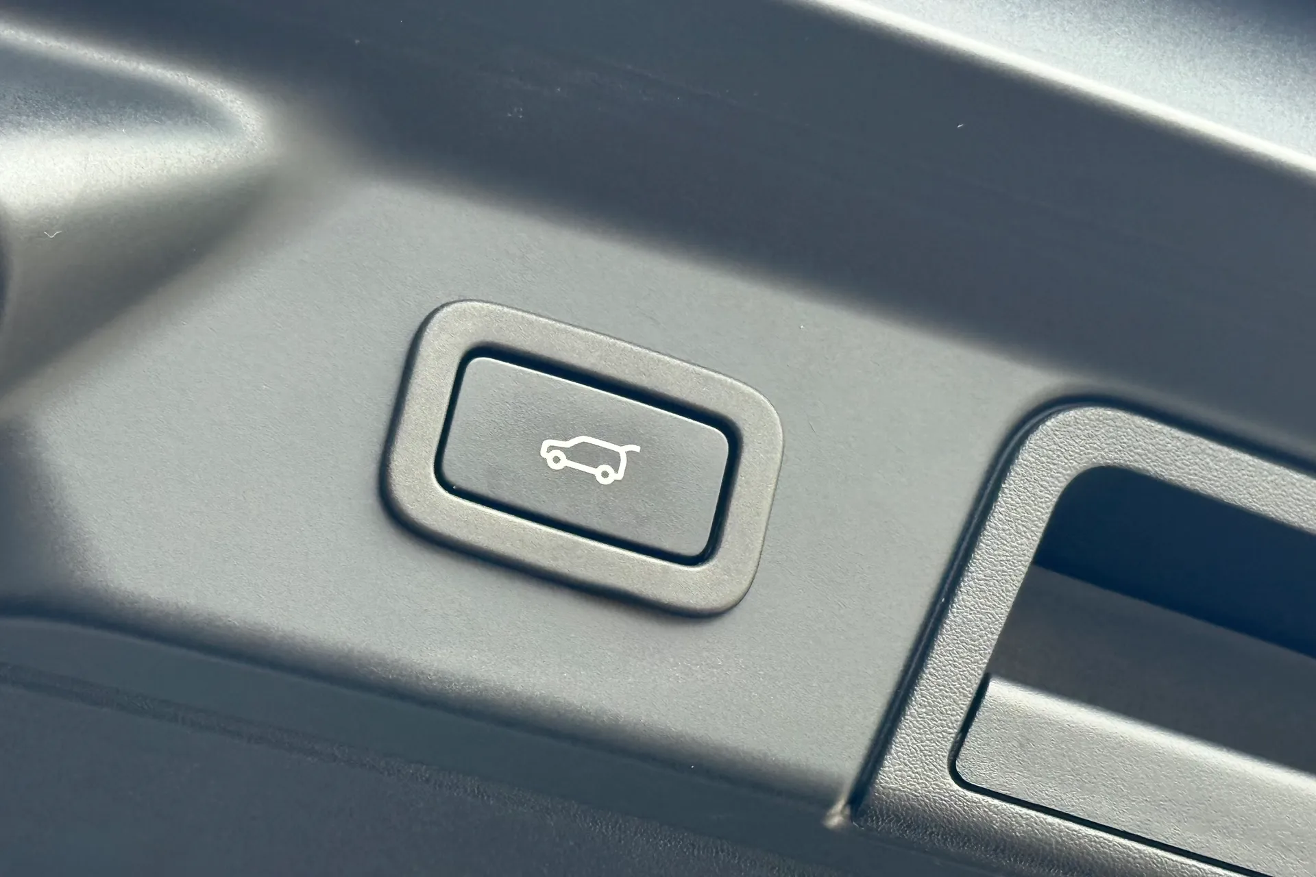 LAND ROVER RANGE ROVER VELAR thumbnail image number 31