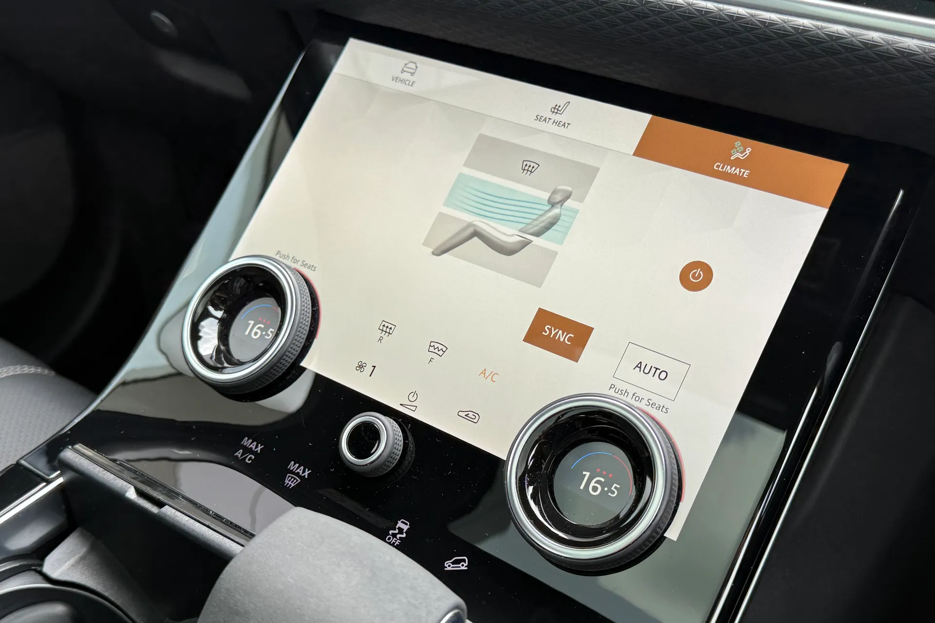 LAND ROVER RANGE ROVER VELAR thumbnail image number 54
