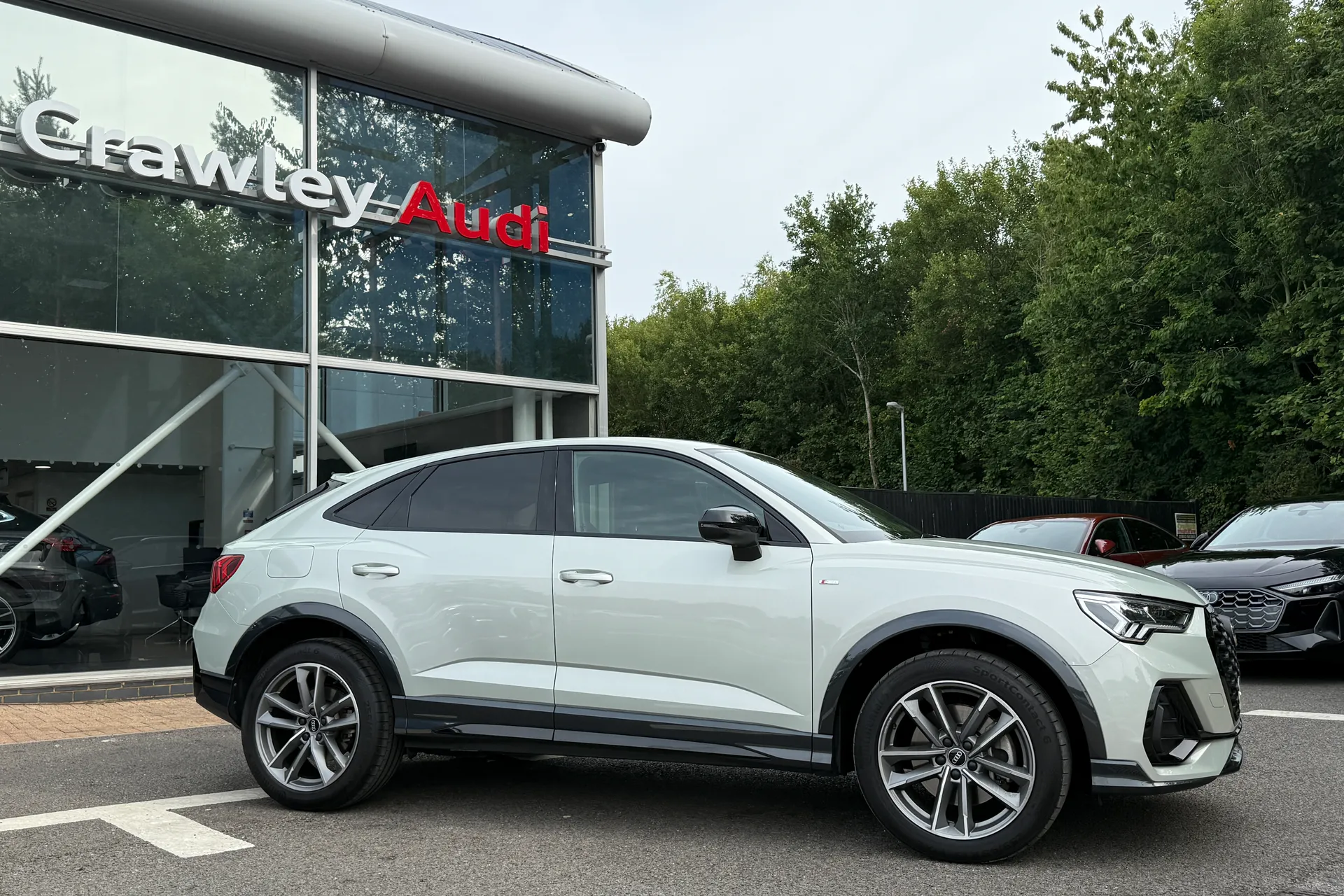 Audi Q3 thumbnail image number 2