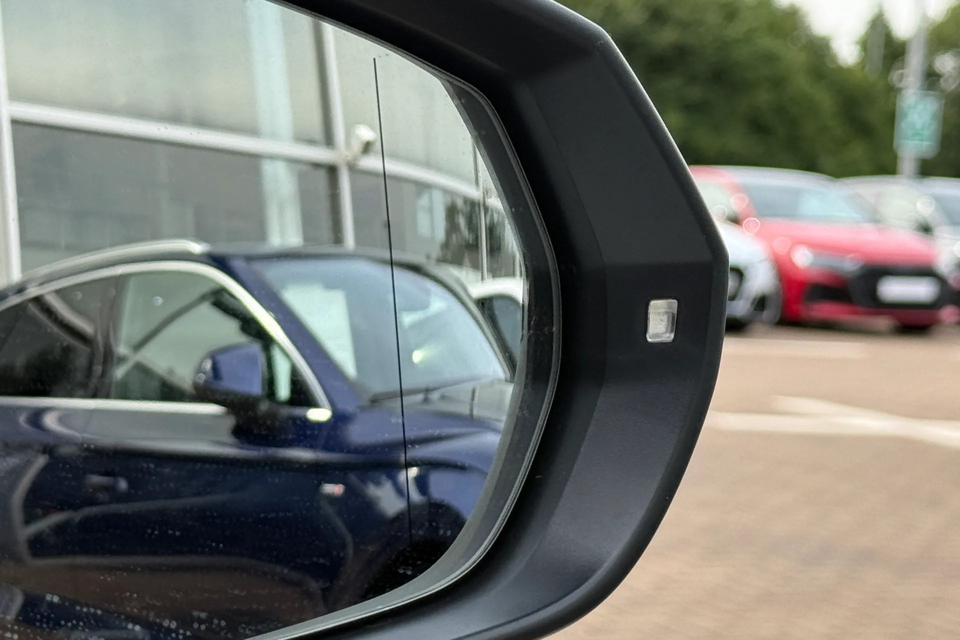 Audi Q3 thumbnail image number 26