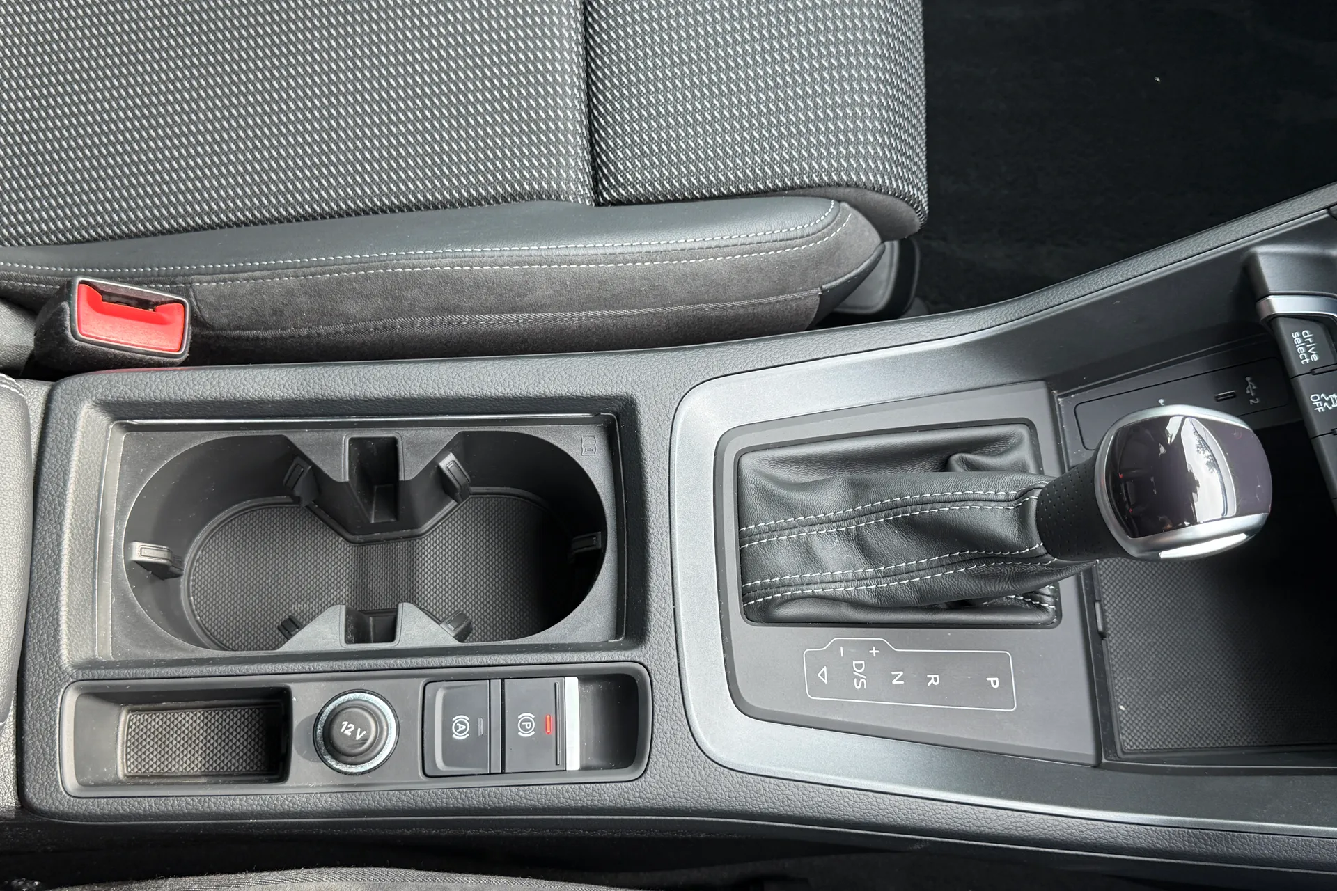 Audi Q3 thumbnail image number 22