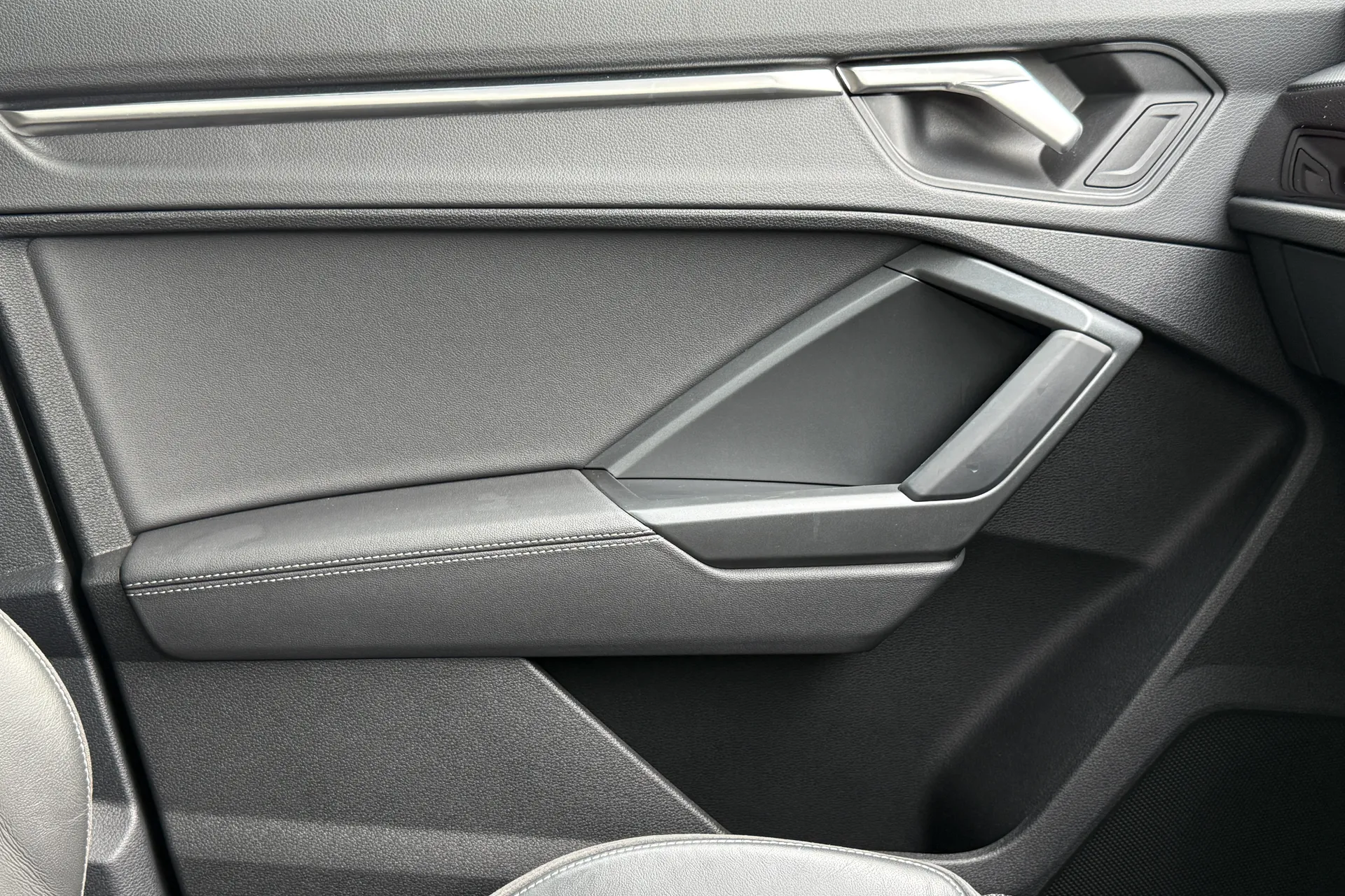 Audi Q3 thumbnail image number 20