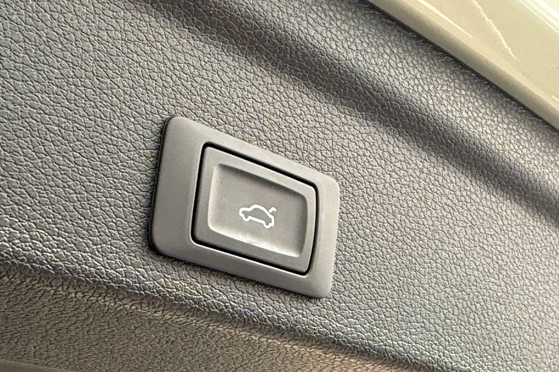 Audi Q3 thumbnail image number 42
