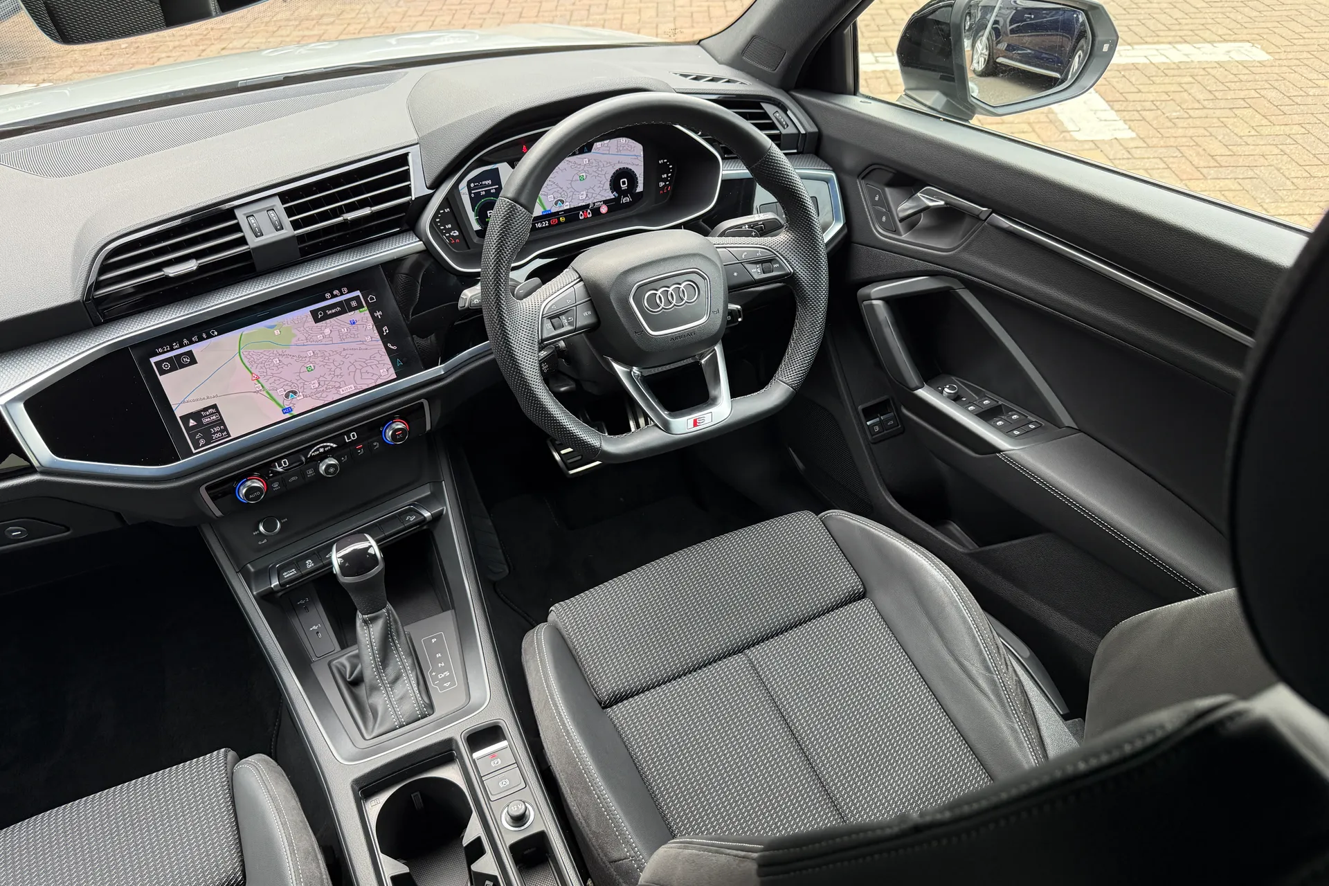 Audi Q3 thumbnail image number 34
