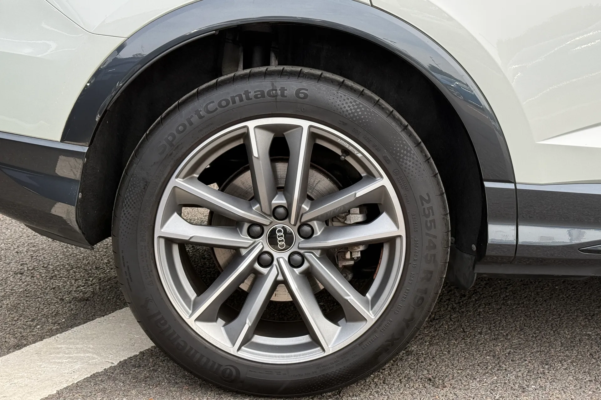 Audi Q3 thumbnail image number 11
