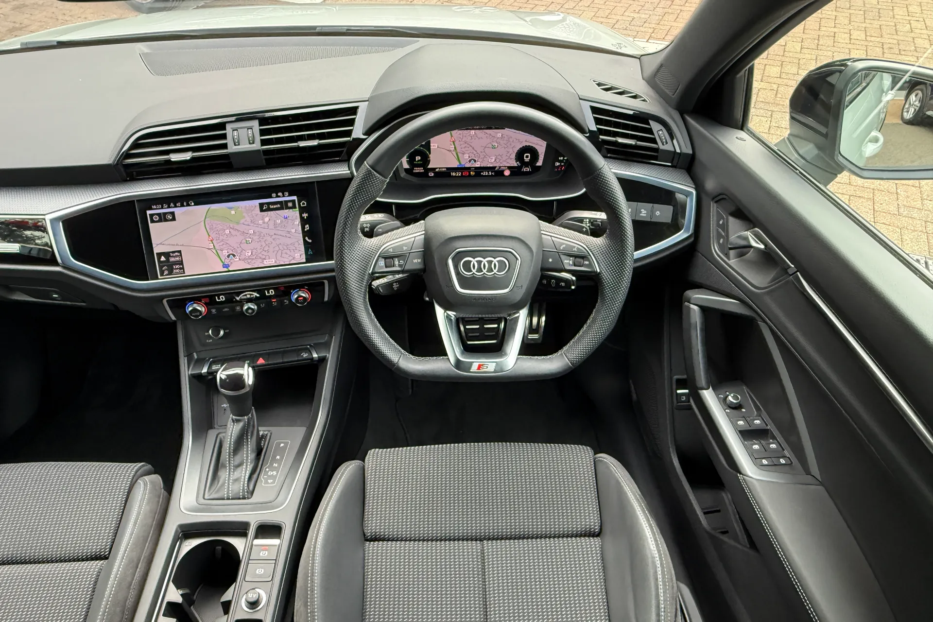 Audi Q3 thumbnail image number 36